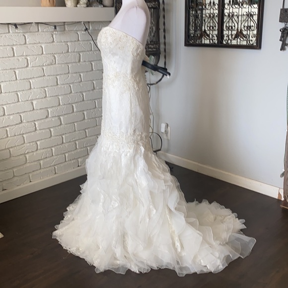 CASABLANCA BRIDAL STYLE 2096 GRACEFUL WHISPERS LACE RUFFLES 10 NEW NO TAGS - Picture 5 of 14